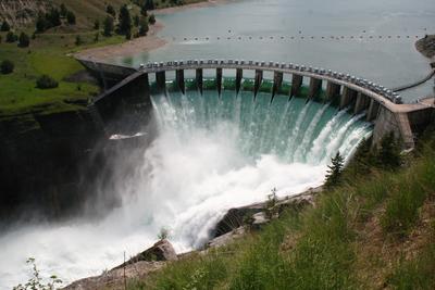 Seli’š Ksanka Qlispe’ Dam with water rushing through 